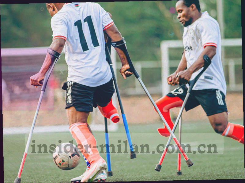 体育场灯光与球员剪影，高对比度暗调下的竞技张力